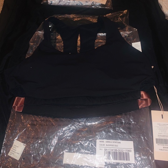 Matching sports bra and yoga pants - Picture 2 of 2